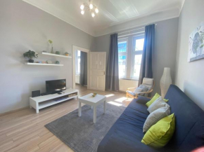 ORANGEHOMES One Bedroom Cozy Apartment
